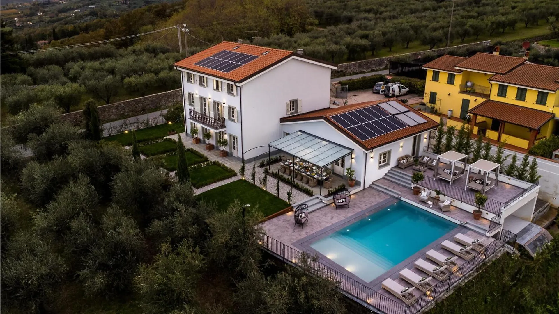 Villa Asti: Where Luxury Meets Limitless View Capannori
