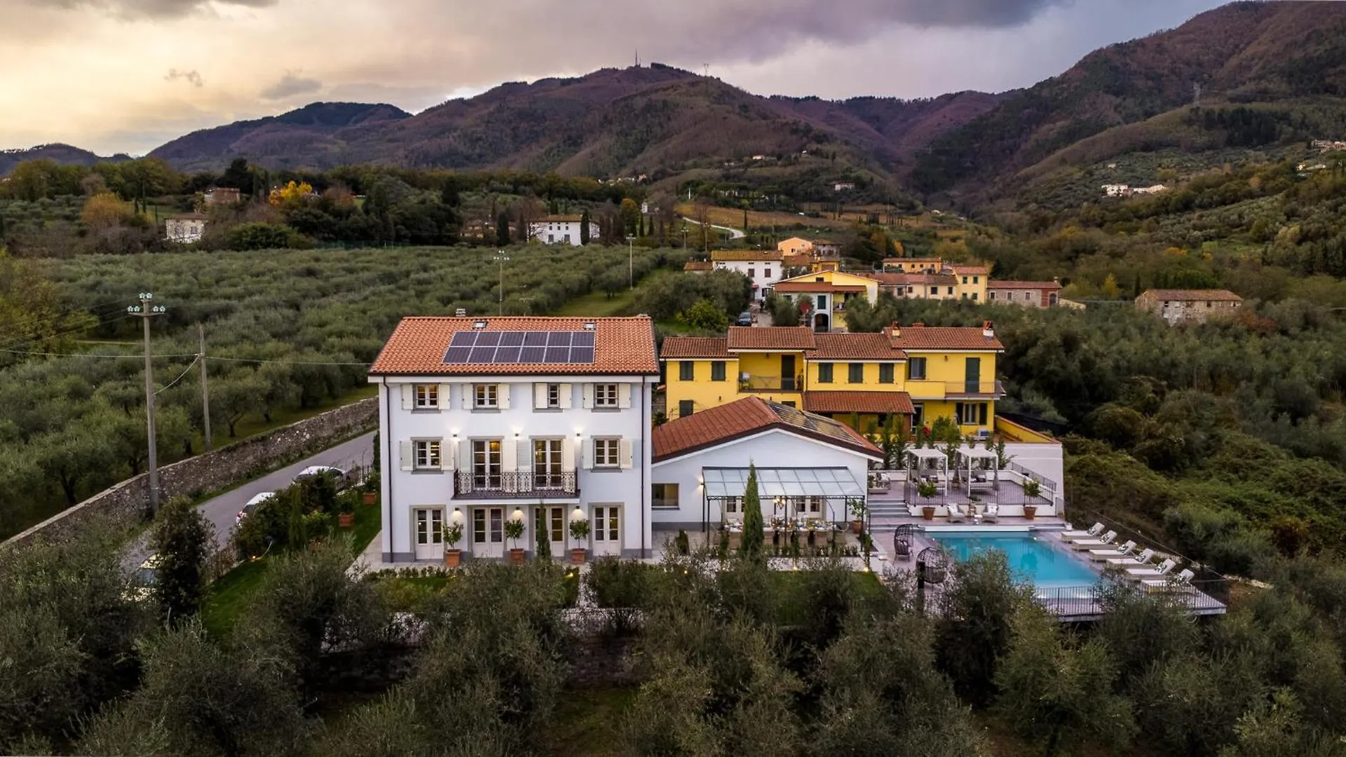 Villa Asti: Where Luxury Meets Limitless View Capannori Olaszország