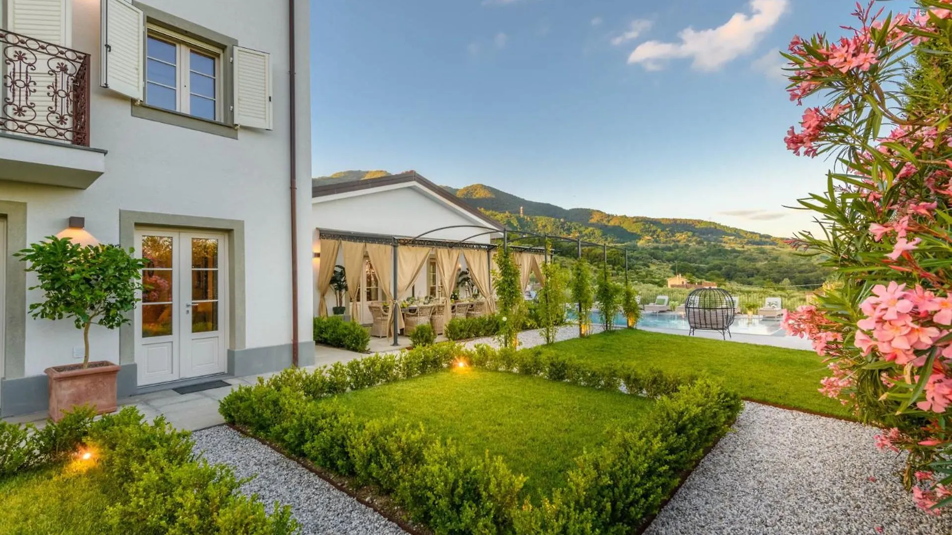Villa Asti: Where Luxury Meets Limitless View Capannori
