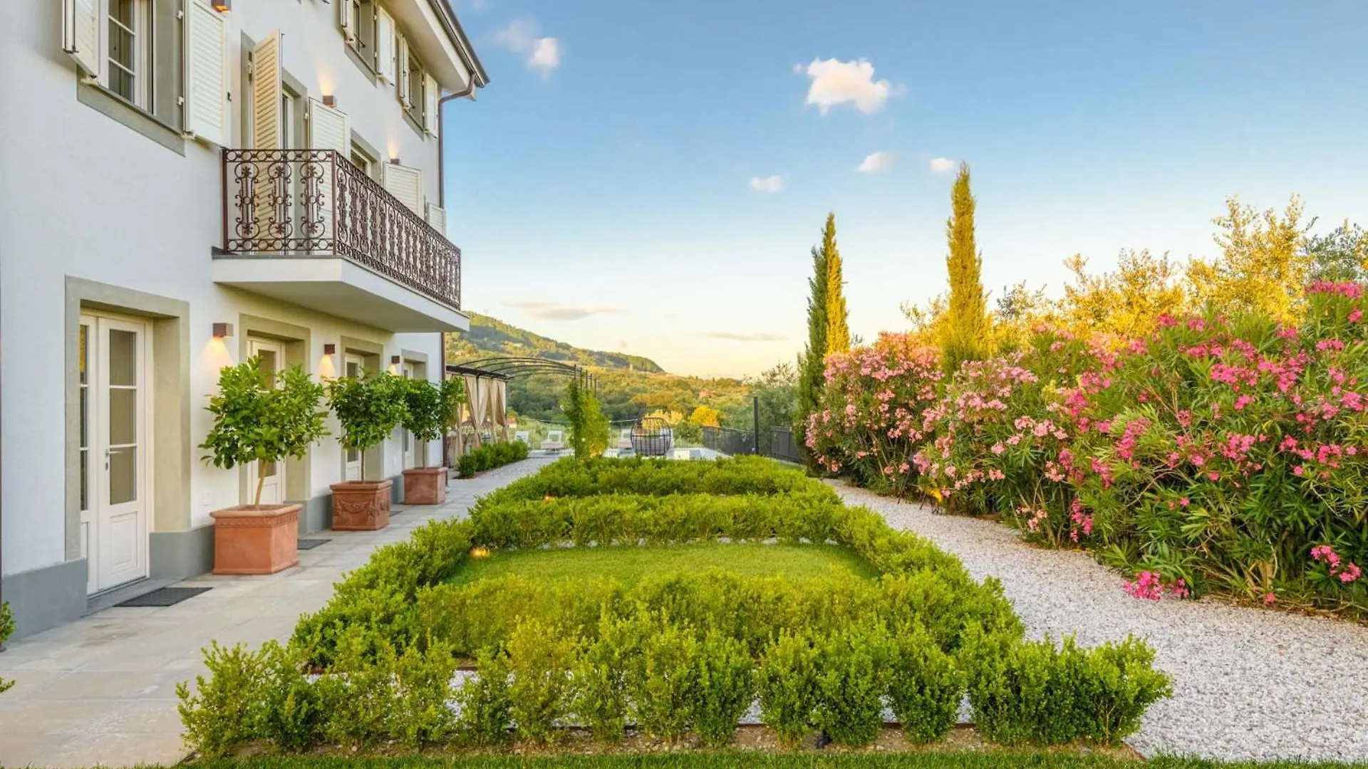 Villa Asti: Where Luxury Meets Limitless View Capannori 0*,