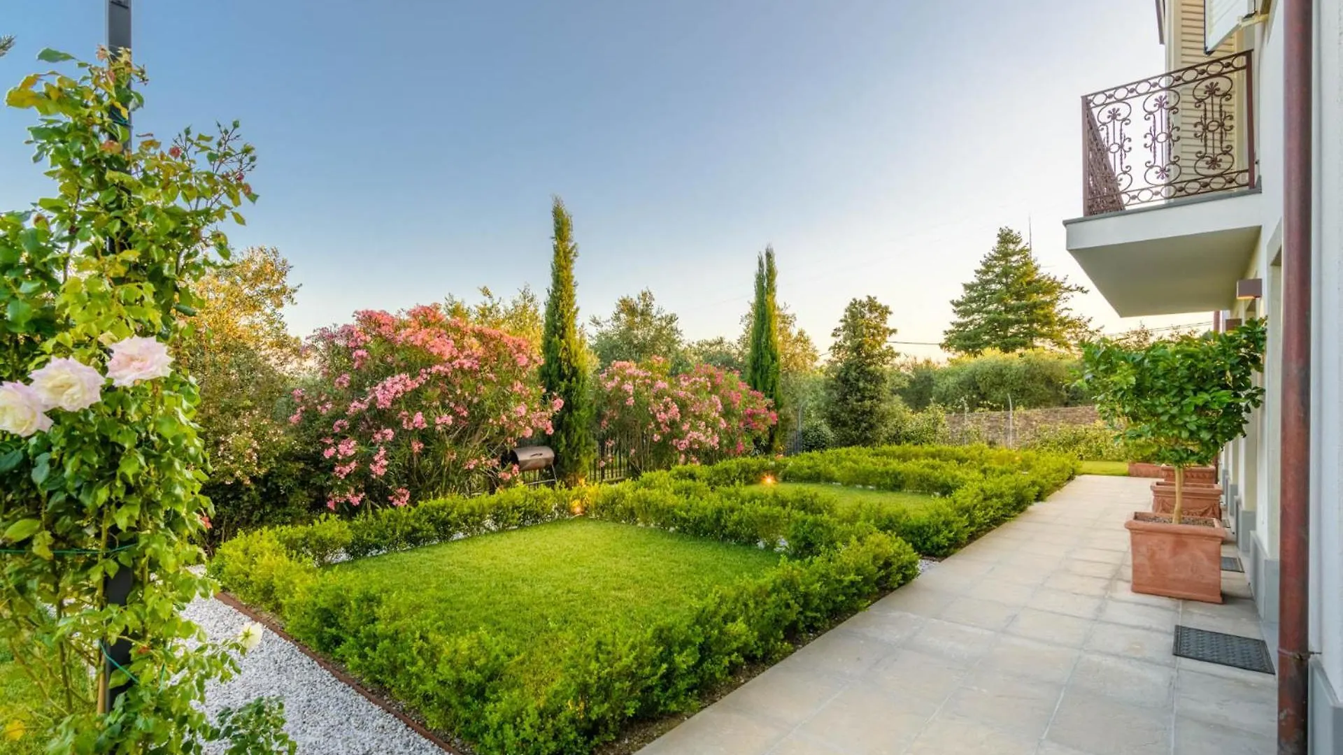 Villa Asti: Where Luxury Meets Limitless View Capannori