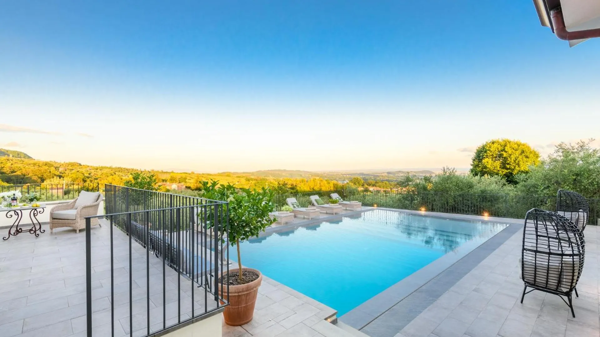 Villa Asti: Where Luxury Meets Limitless View Capannori