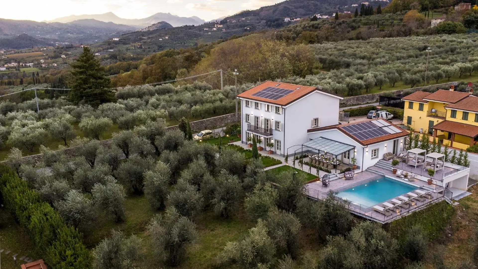 Villa Asti: Where Luxury Meets Limitless View Capannori