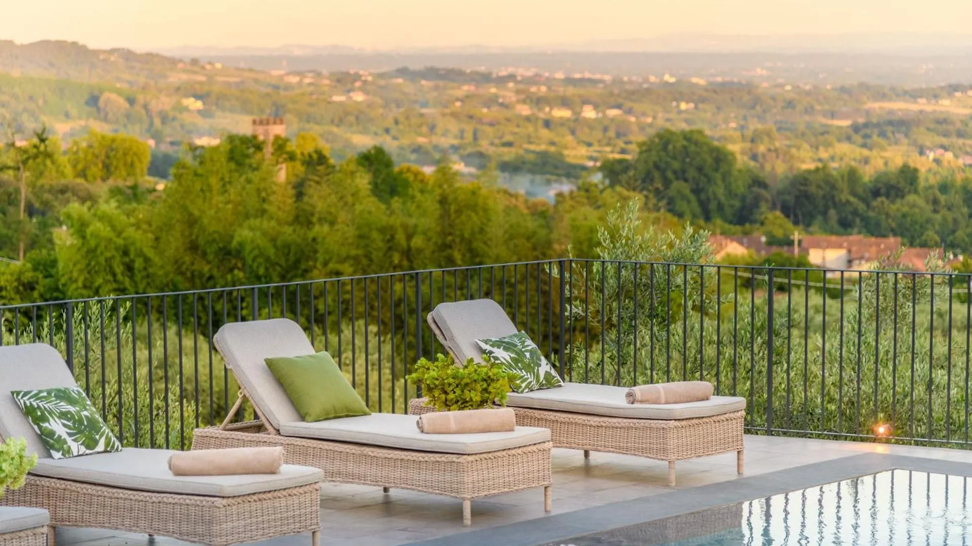 Villa Asti: Where Luxury Meets Limitless View Capannori 0*,