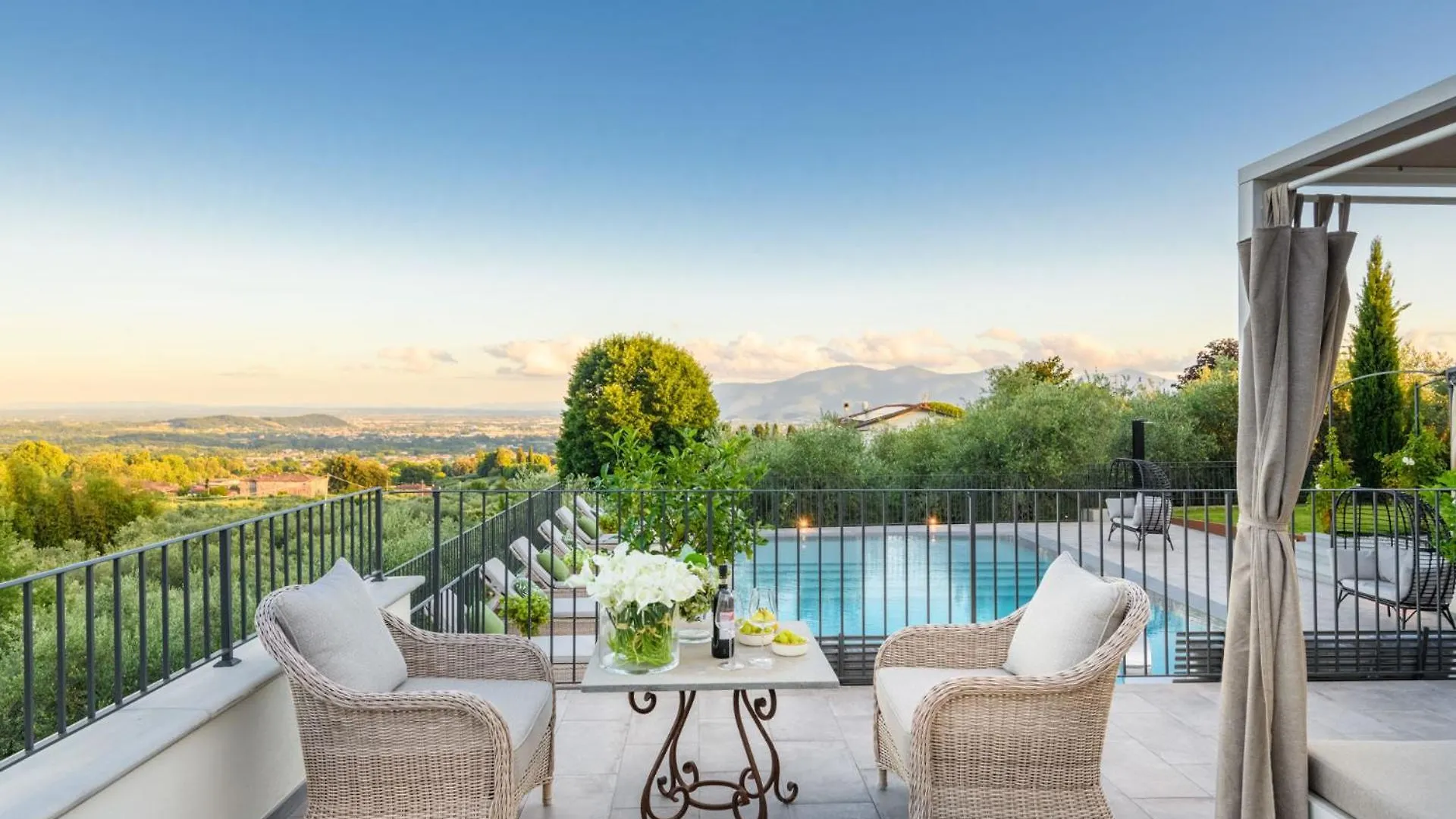 Villa Asti: Where Luxury Meets Limitless View Capannori 0*,  Olaszország