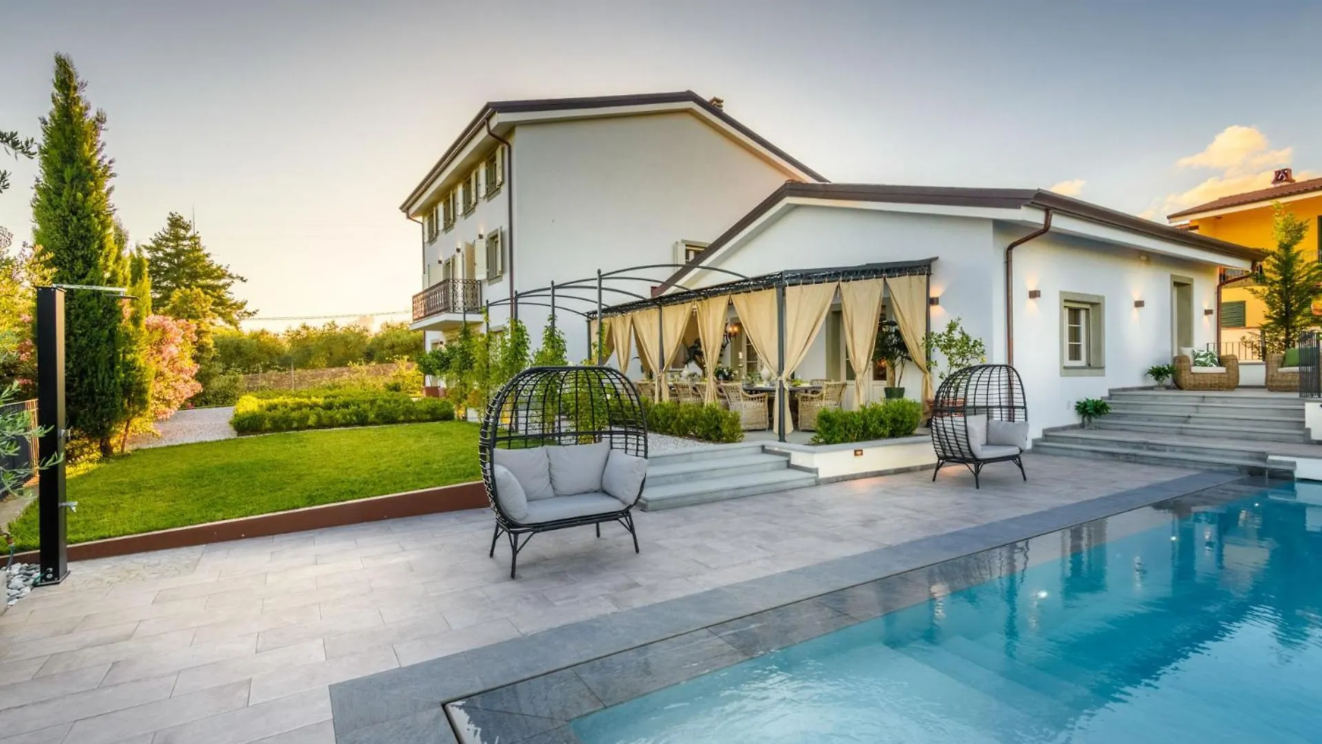Villa Asti: Where Luxury Meets Limitless View Capannori